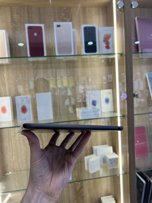 iPad 8th 128 gb Space Gray 2020 року 10.2 WIFI планшет з гарантією для ігор малювання навчання та роботи  ios 26