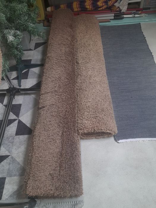 2  Carpetes grandes  lindíssimas  de veludo  C/ NOVAS