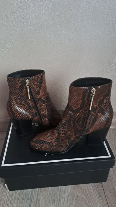 Продам,шкіряні ботінки