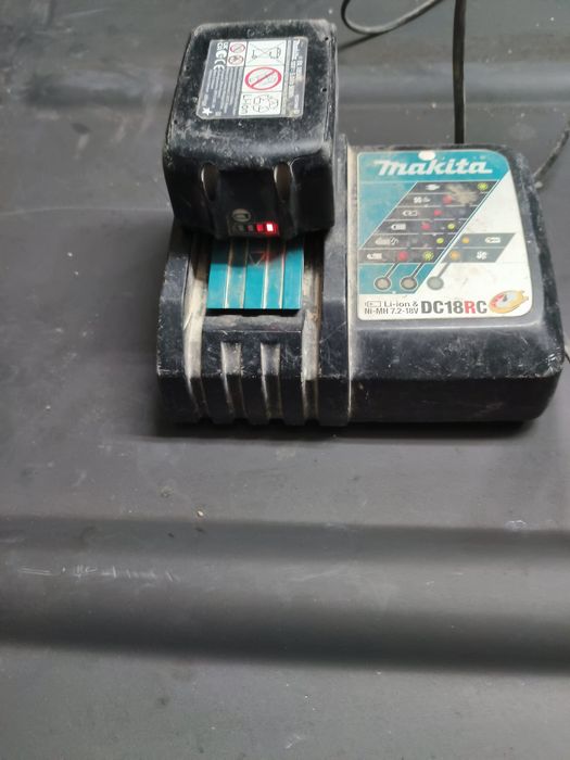 Makita Ładowarka +1 aku 5 amp