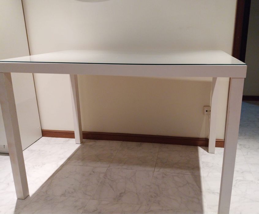 Dining/Living Room Table64586416183555122