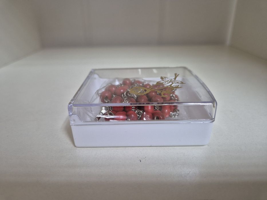 Różaniec różany różaniec pachnący w plastikowym pudełku