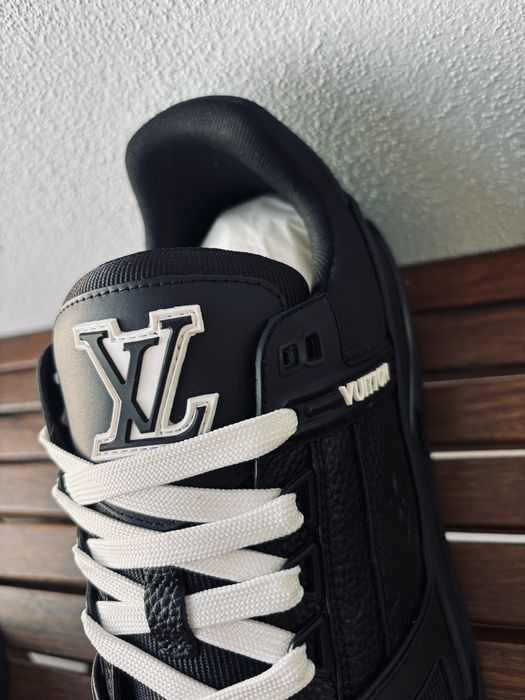 Lv Trainer All Black
