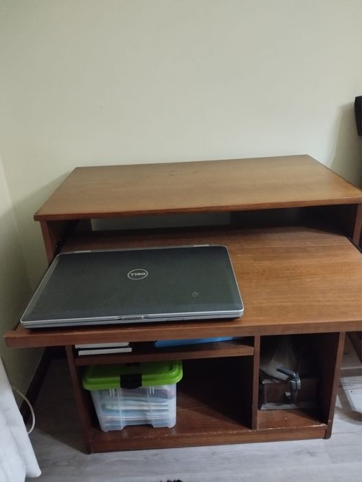 Móvel computador em ótimo estado