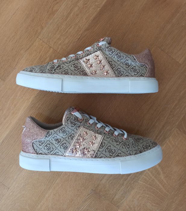 Жіночі Кросівки Guess Оригінал Розмір 38-24,5см