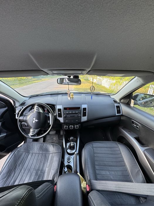 Mitsubishi Outlander 2012