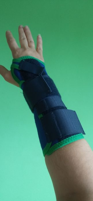 Бандаж лангет ортез на праву руку