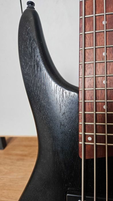 Gitara basowa Ibanez SR-305EB