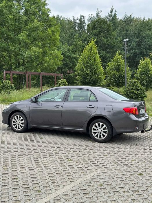 Toyota corolla salon polska