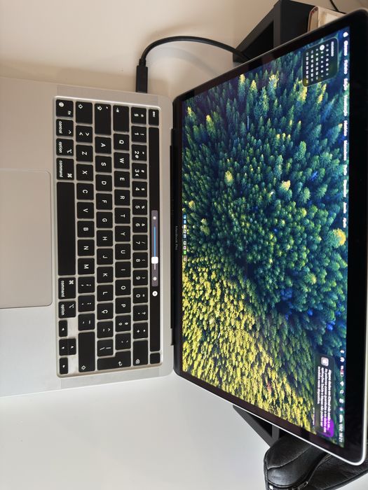 Macbook m1 8gb + 258 gb