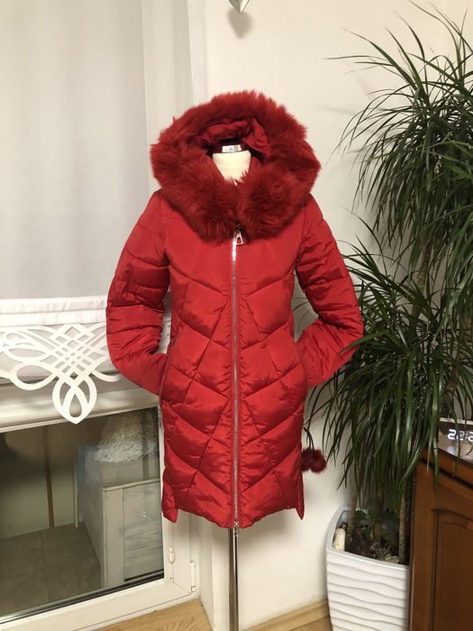 Czerwona ocieplana kurtka z kapturem rozmiar 36/S
