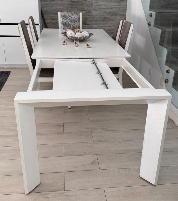 Conjunto sala de jantar (mesa e cadeiras)