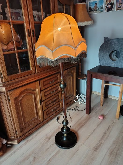 Lampa drewniana w stylu retro