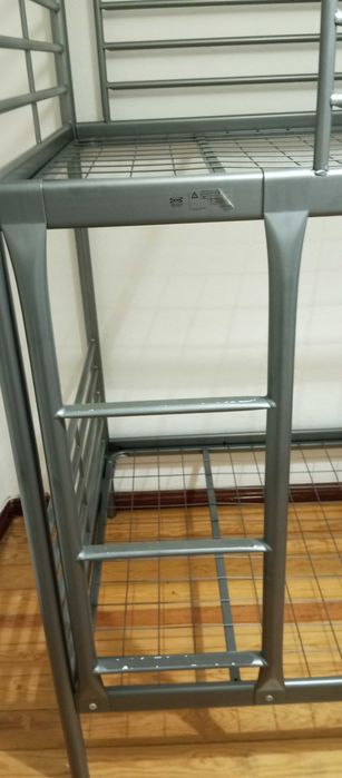 Beliche IKEA com colchões e gaveta arrumação