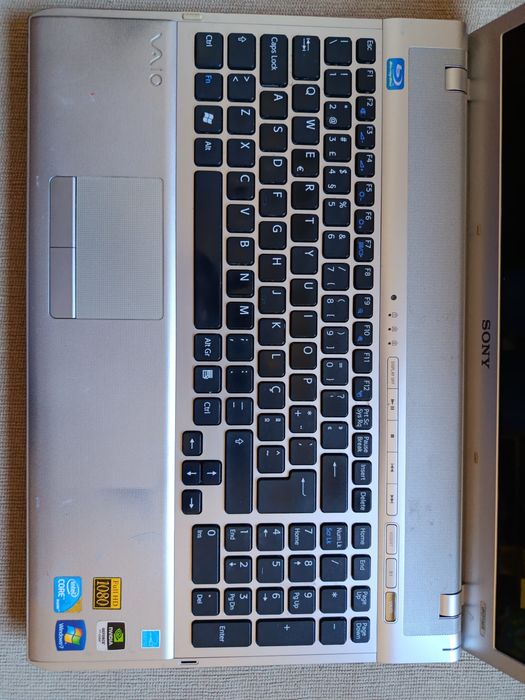 Portátil Sony Vaio VPC-F11M1E