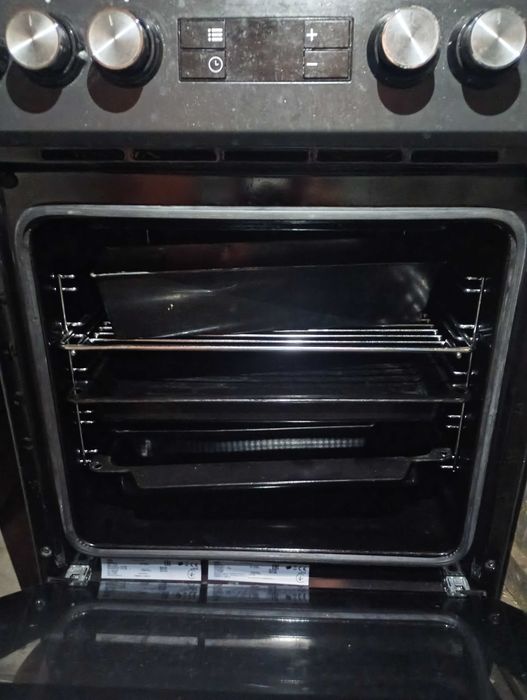 Sprzedam kuchenkę gazową z piekarnikiem