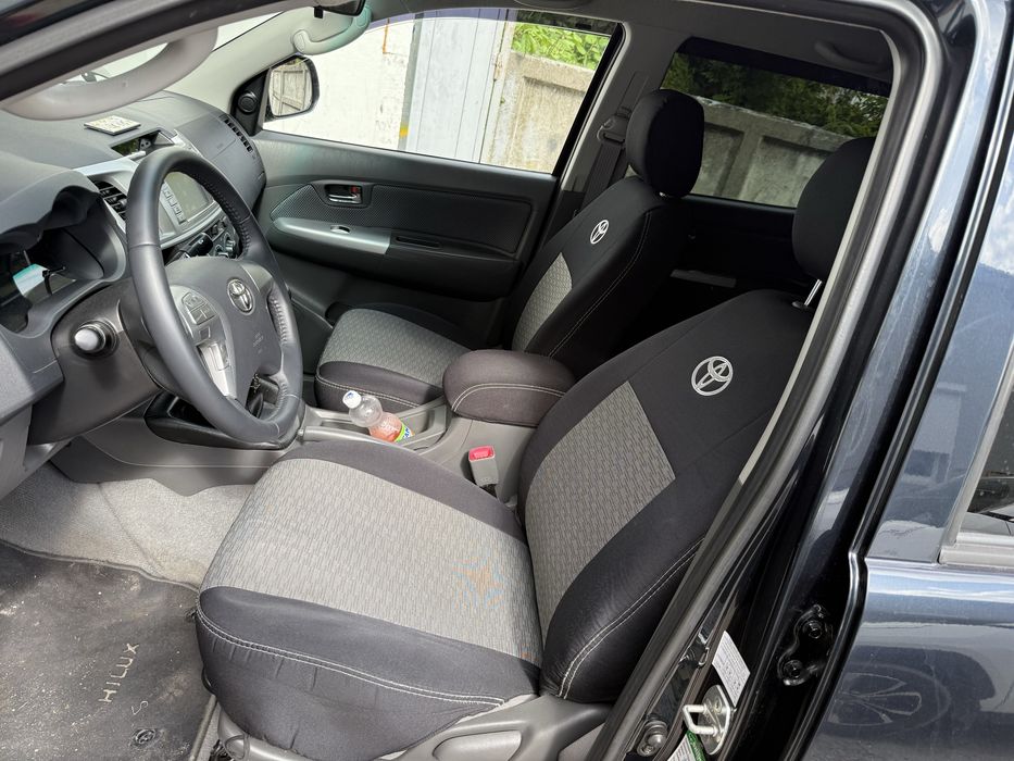 Чохли,накидки Toyota Hilux два комплекти.