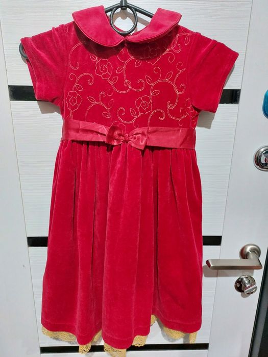 Бархотное платье на 5 лет