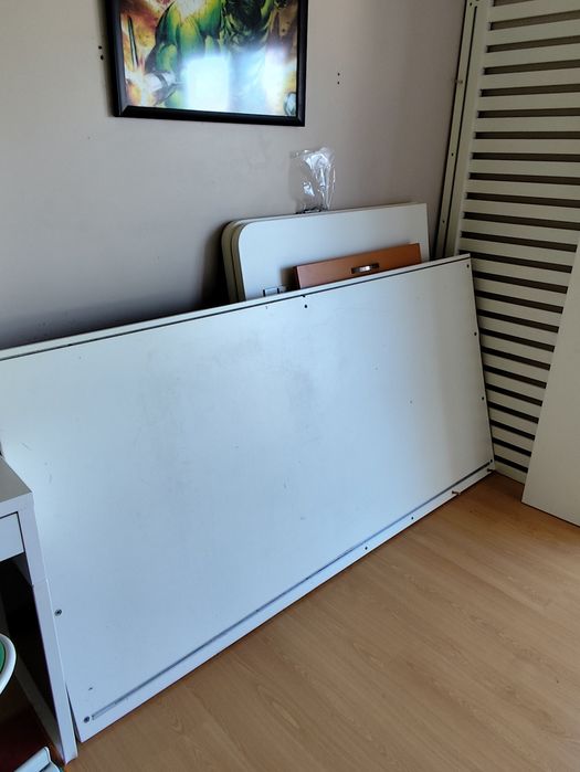 Cama de solteiro com arrumação