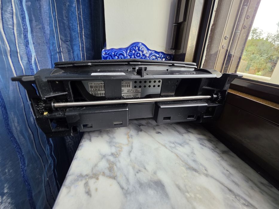 Display Rádio Original W204 - trás de volta a música da tua vida!