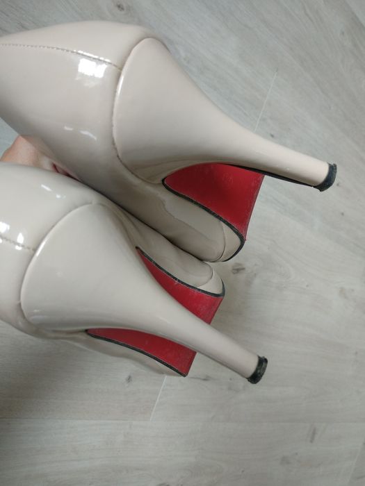 Lakierowane szpilki nude beige na platformie Always/39