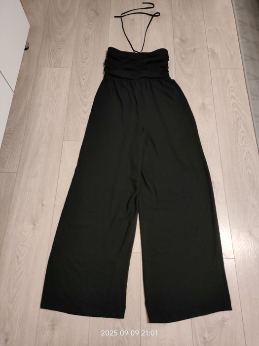 Czarny kombinezon Guess rozmiar M