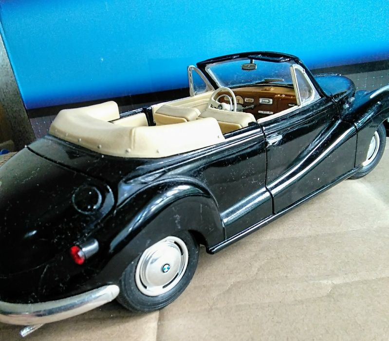 Колекційна моделька авто . BMW 502 (1955)  1/18
