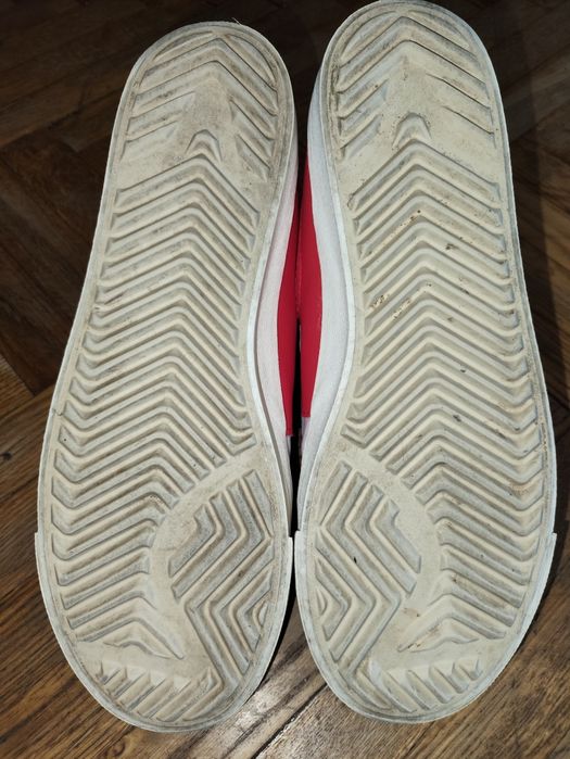 Кроссовки фирмы Nike