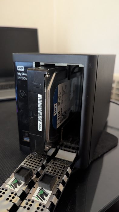 NAS - Western Digital PR2100 + HDD 1 TB.