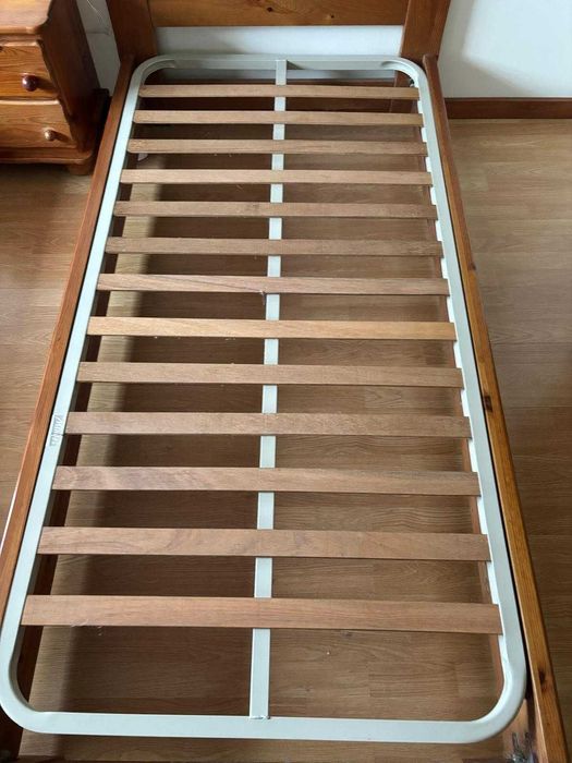 Mobília de quarto individual em madeira de pinho maciço