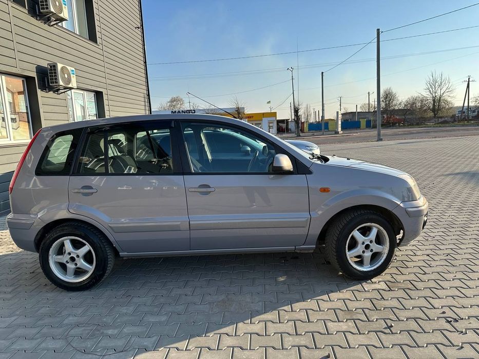 Продам Ford Fusion 1.6 газ- бензин 2011 рік