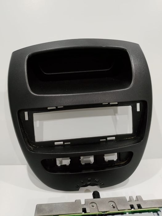 Auto-rádio Usado – Compatível com Citroën C1, Toyota Aygo e Peugeot