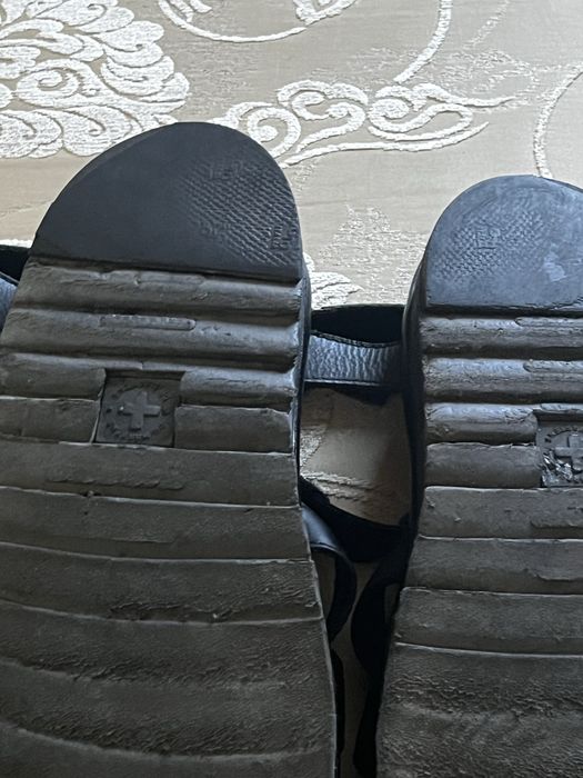 Босоніжки Dr.Martens