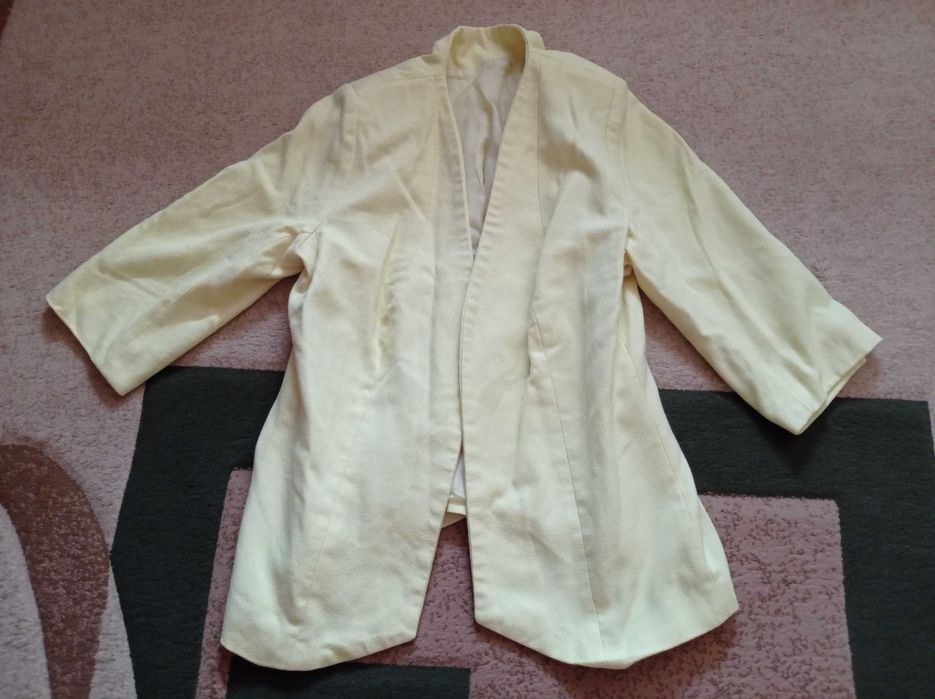 Продам чоловічі брюки та 2 жіночі кофти в гарному стані