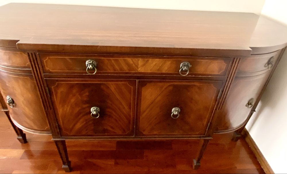 Aparador de estilo neoclassico, Georgiano.