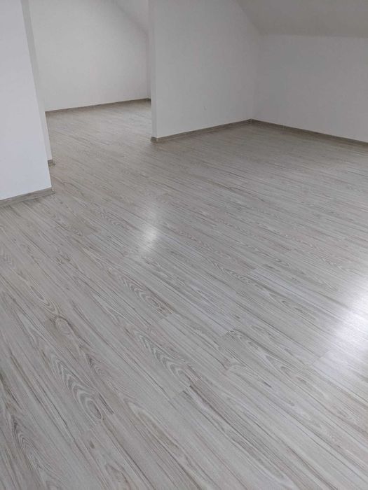 Montaż / układanie paneli podłogowych 20 zł.