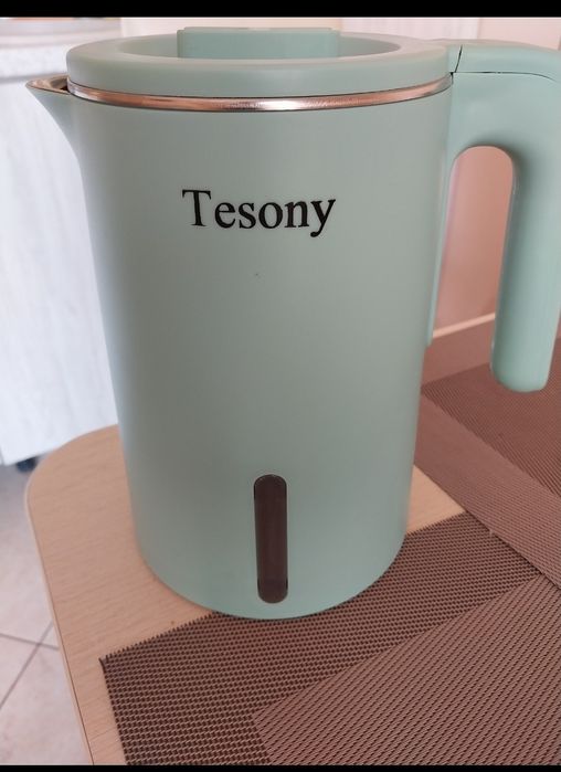 Продам электрочайник Tesony