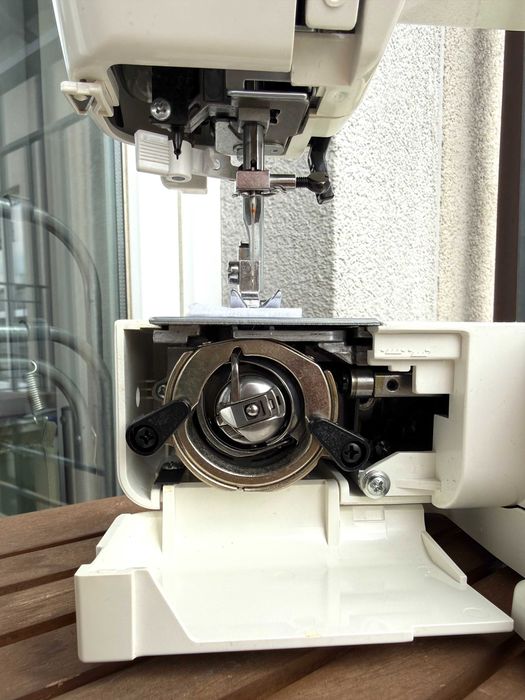 Швейна машинка JANOME JUNO 523