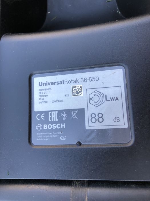 Газонокосарка Bosch Universal Rotak 36-550