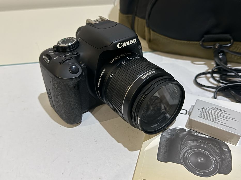 Pack Canon 600D + flash anelar e objetiva sigma e mala