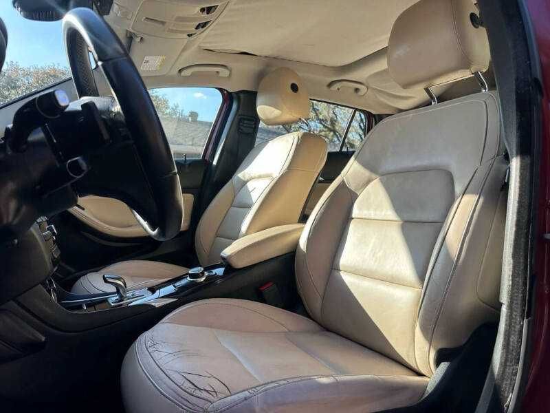 2017 Infiniti QX30 Premium