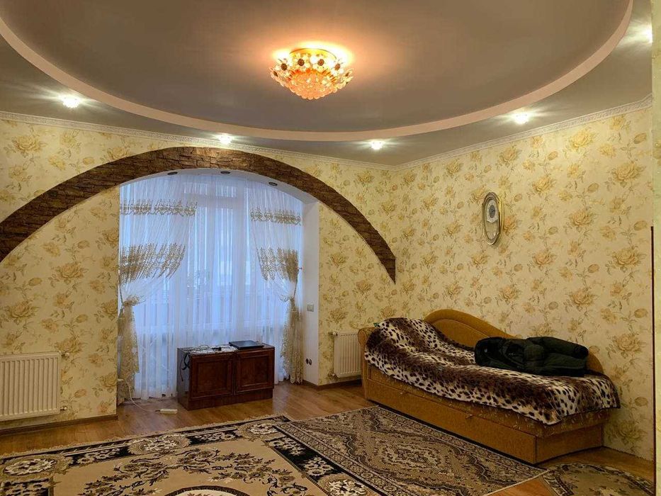 Продаж 2к. квартири м-н Виставка (Будівельників) Терміново