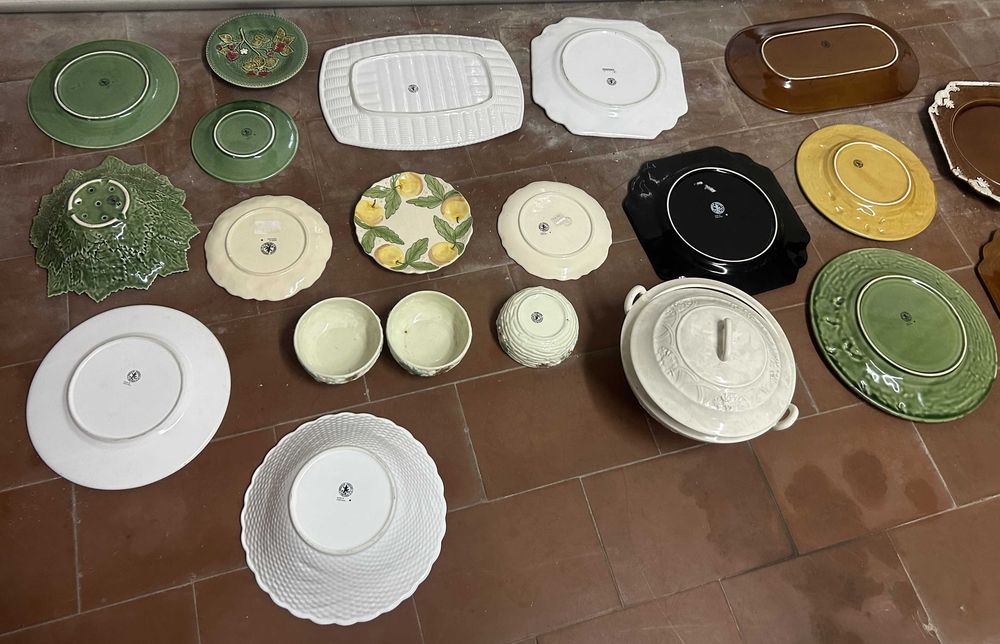 Lote de 23 Peças Cerâmica Bordallo Pinheiro (Vários Estilos e Cores)
