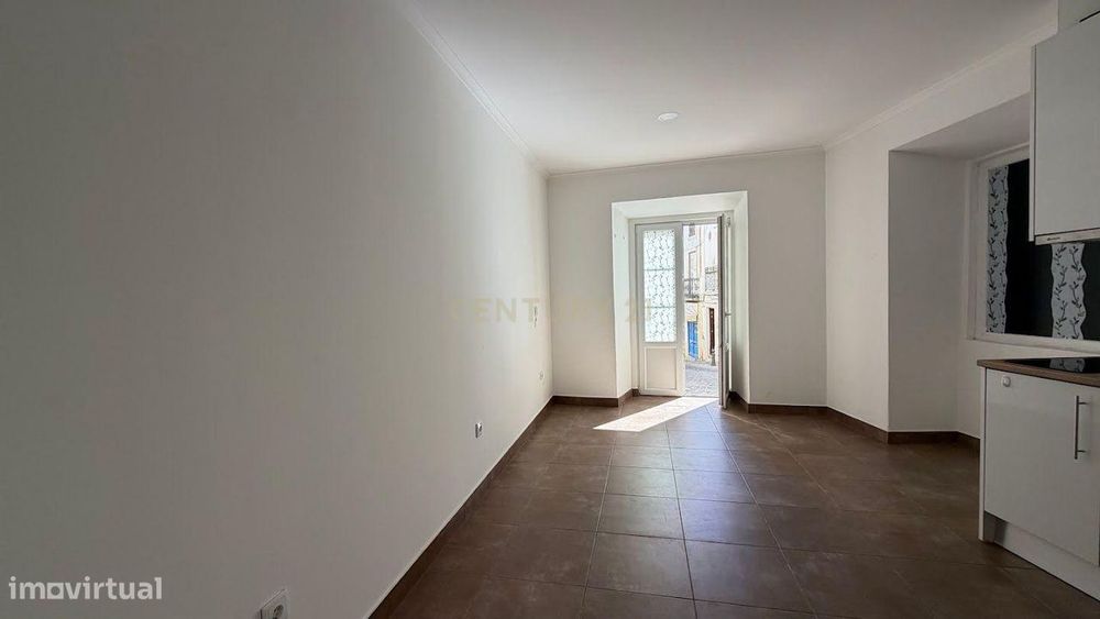T0 Renovado | Centro Histórico De Abrantes | Pronto A Habitar