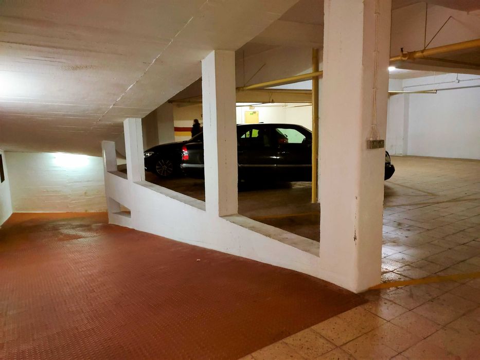 Lugar de Garangem junto ao Metro Lumiar