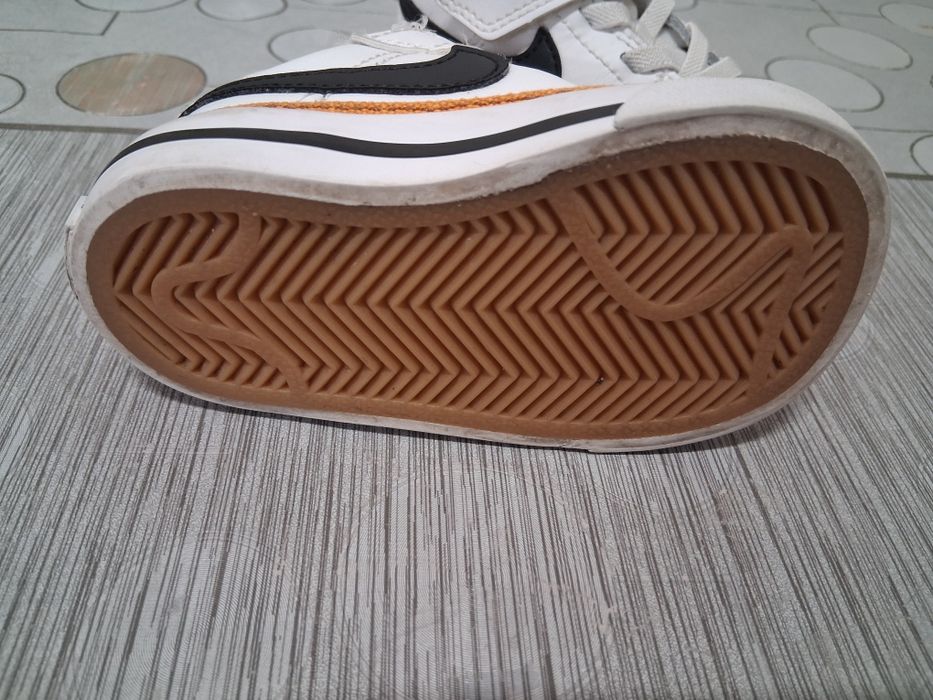 Sapatilhas de crianca