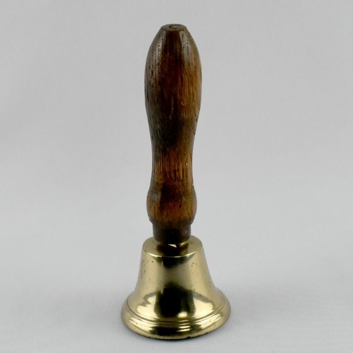Campainha em metal dourado com pega em madeira