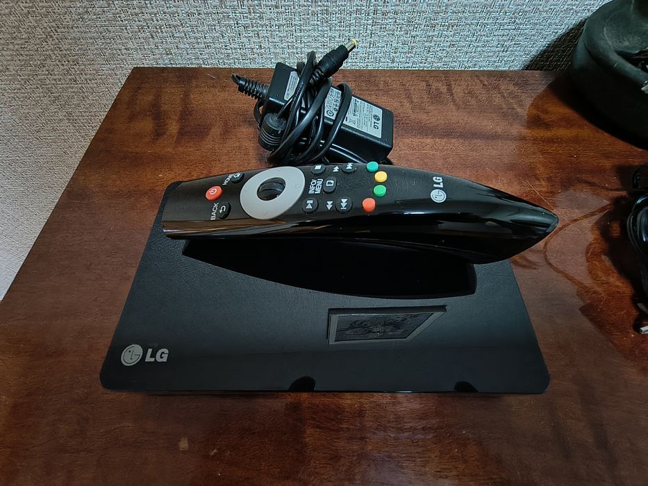 Три iptv приставки:LG SP820,MAG 250,Megogo