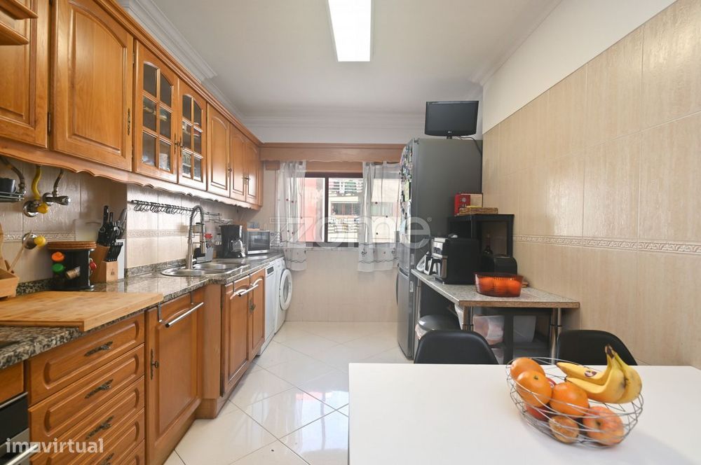 Apartamento T3 com parqueamento | Urbanização da Cavaleira, Algueir...