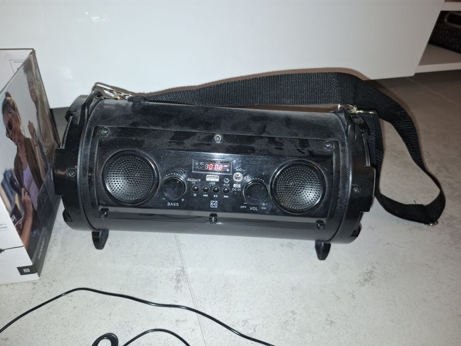 Głośnik bezprzewodowy,radio,  karaoke  ,kupiony  w popularnym dyskoncie.